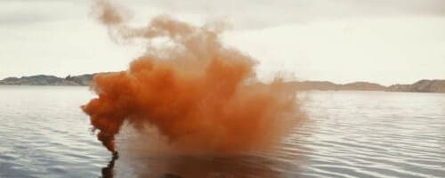 Scopri cosa sono i razzi e i fuochi di emergenza e come utilizzarli in questo articolo di blog sui razzi nautici.